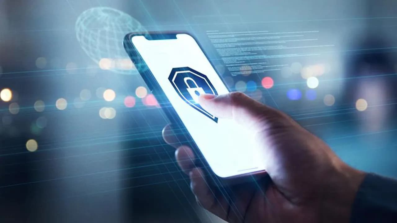 How to Properly Wipe Data from Phones & Storage Devices Before Selling